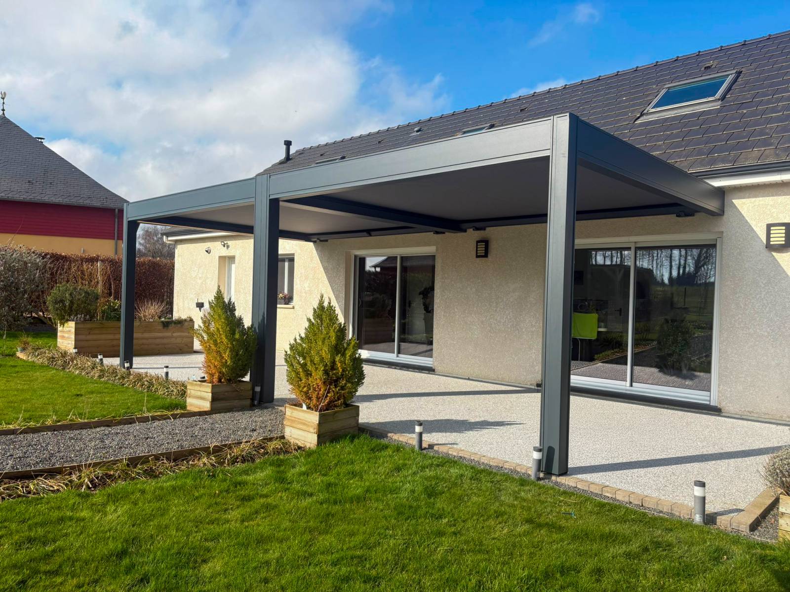 Installation d'une pergola par Techni-Baie sur le secteur de Dieppe 76 en Seine-Maritime