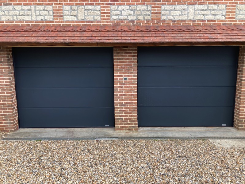 Fourniture et pose de portes de garage sectionnelles sur le secteur de Forges les Eaux 76