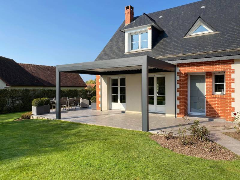 Société pour la vente et installation d'une pergola bioclimatique adossée sur le secteur de Dieppe 76 en Seine Maritime