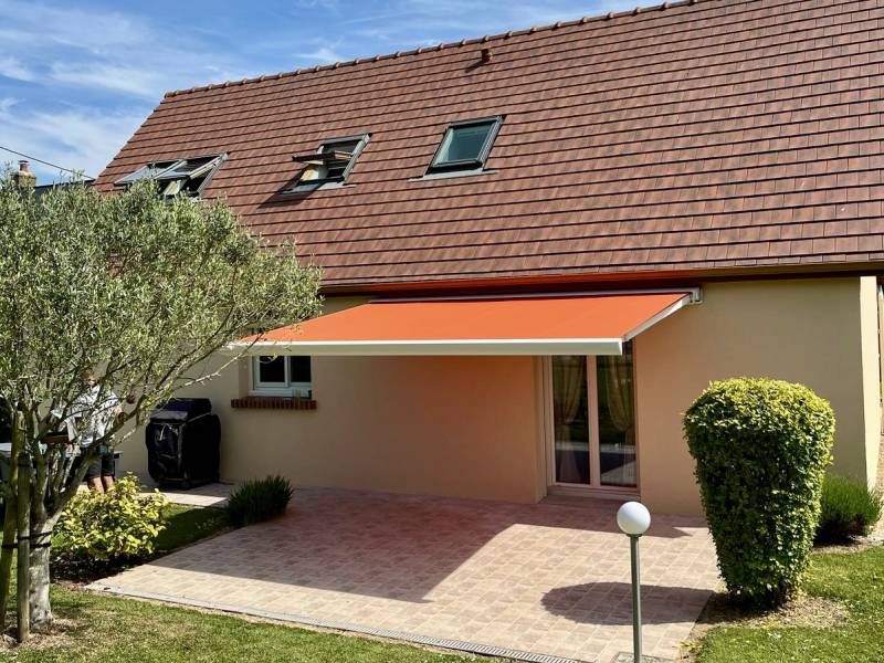 Store banne motorisé installé par Techni-Baie sur le secteur de Rouen 76 en Seine-Maritime