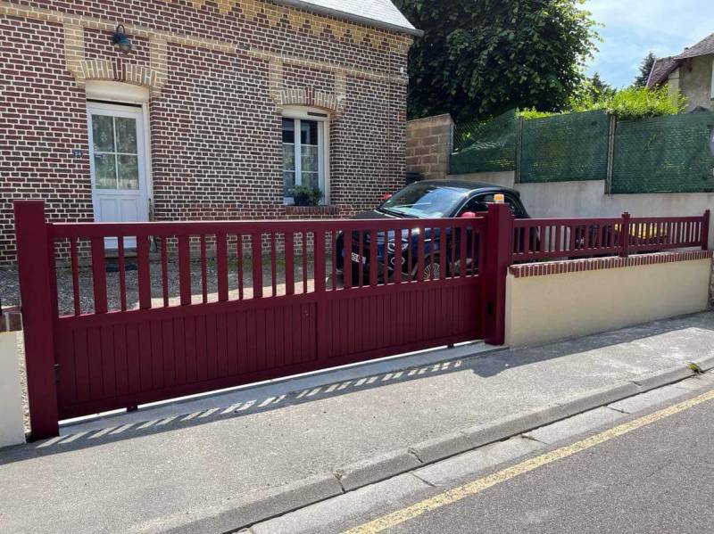 Installation d'un portail coulissant aluminium motorisé avec clôture pour une maison individuelle secteur Dieppe 76