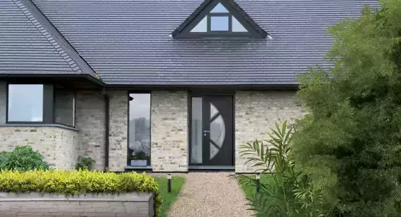 Pose d’une porte d’entrée vitrée PVC proche de Veules les Roses 76